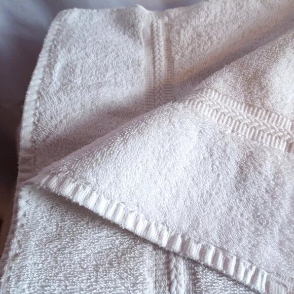 Lot of (6) Charisma White Hand Towel Cotton Size 18 x 28" PRE OWNED U.S.A. - Picture 2 of 3